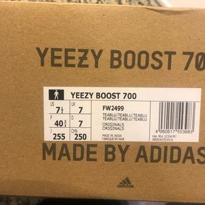 Women’s yeezys sneakers